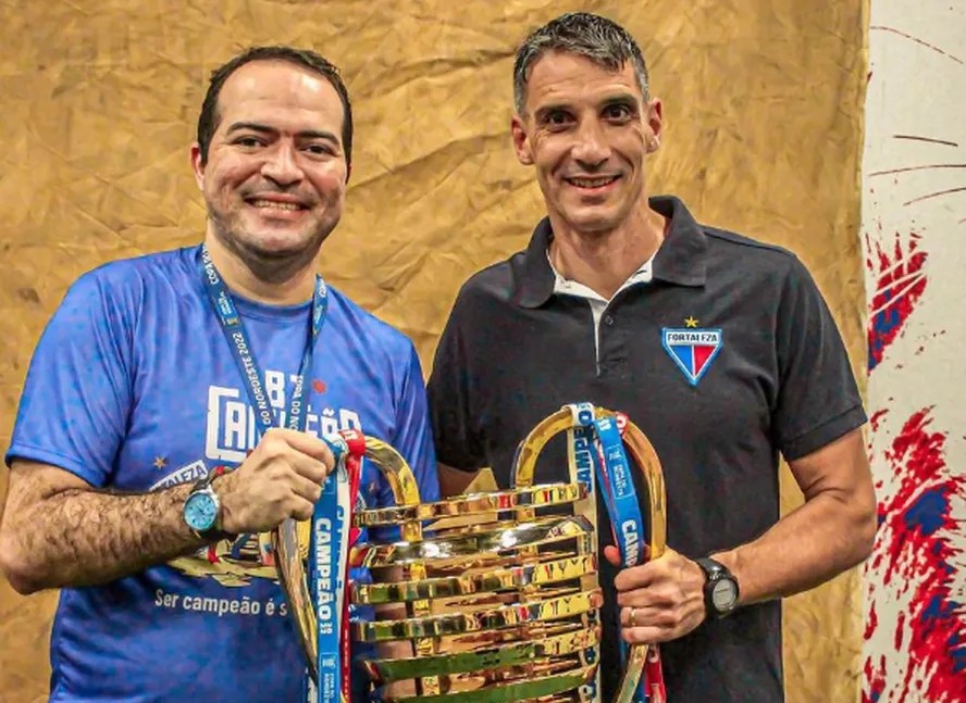 Presidente do Fortaleza, Marcelo Paz (esq.) com o treinador do clube, Vojvoda 