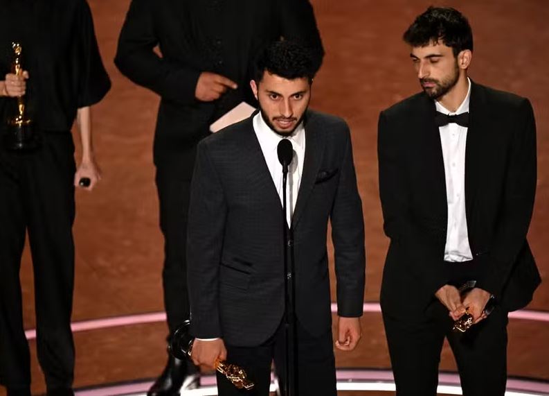 Os diretores do documentário "No Other Land", Yuval Abraham e Basel Adra