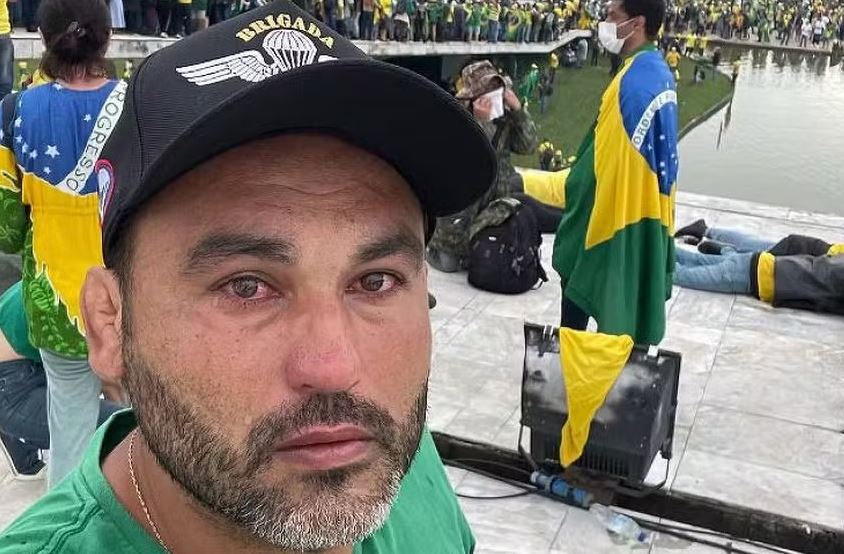 Leonardo Rodrigues de Jesus, o Léo Índio, é primo dos filhos mais velhos do ex-presidente Jair Bolsonaro (PL)