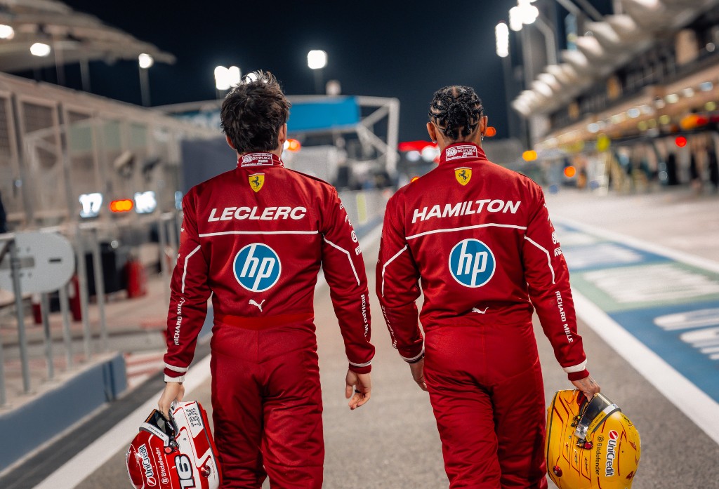 Leclerc e Hamilton, pilotos da Ferrari