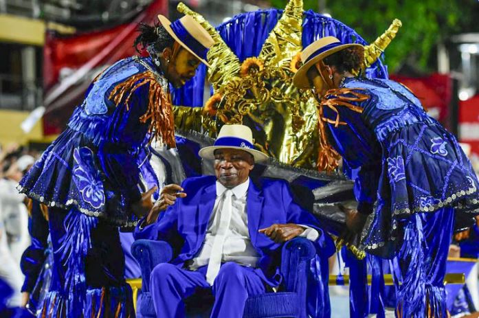 Cantor Milton Nascimento na Portela