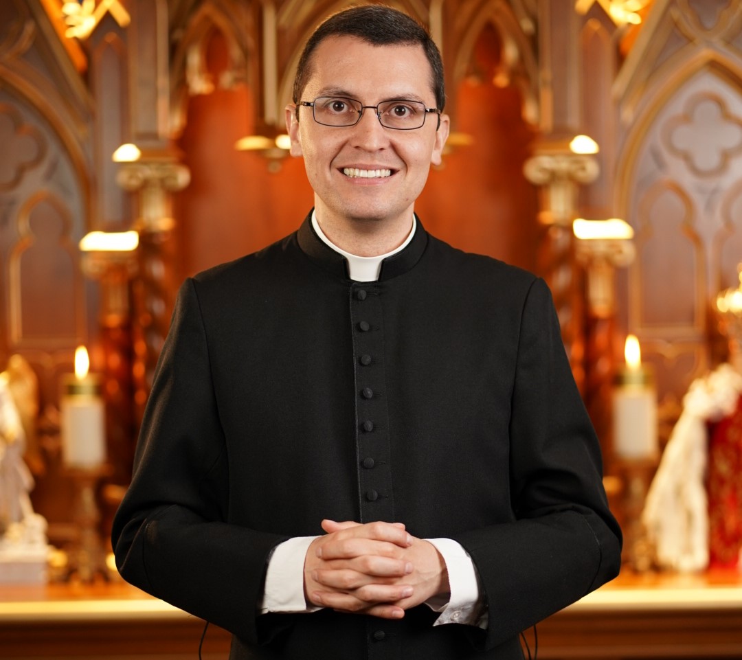 Padre Alex Nogueira nasceu em Tomazina-PR, no ano de 1988