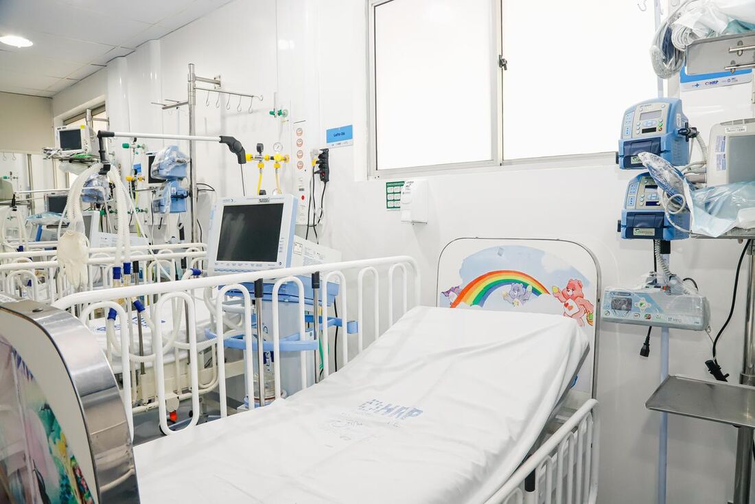 Dos 103 leitos, 50 são de suporte avançado e foram distribuídos em Unidades de Pronto Atendimento (UPAs) 24 horas