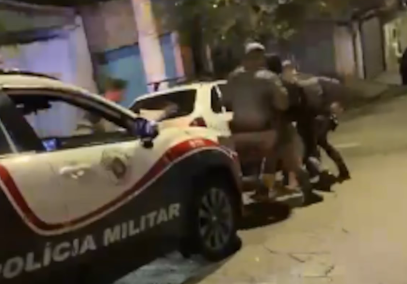 Jovem negro é agredido por PMs em abordagem na zona sul de SP