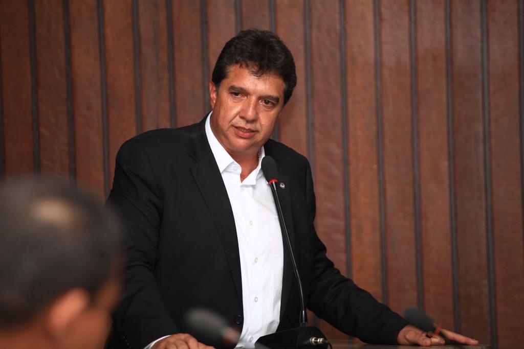 Uchôa Júnior quer fim da polarização