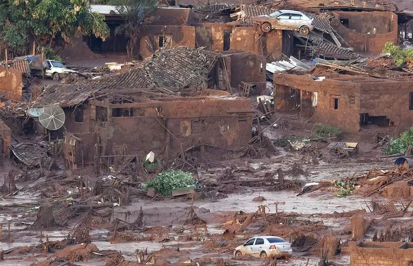 Bento Rodrigues, distrito de Mariana destruído com o rompimento da barragem do Fundão: reparações por desastre que matou 19 são tratadas em ação na Justiça britânica e em novo acordo negociado no Brasil