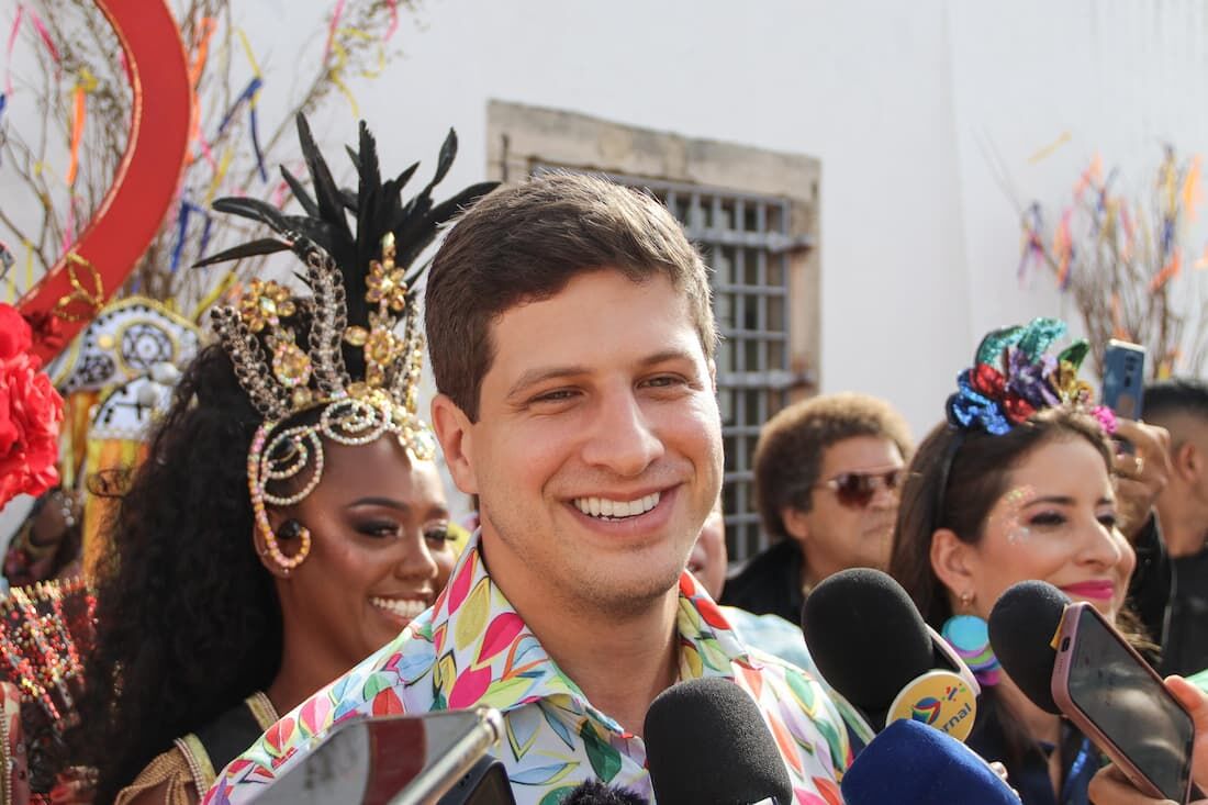 Prefeito do Recife, João Campos, no café da manhã do Galo