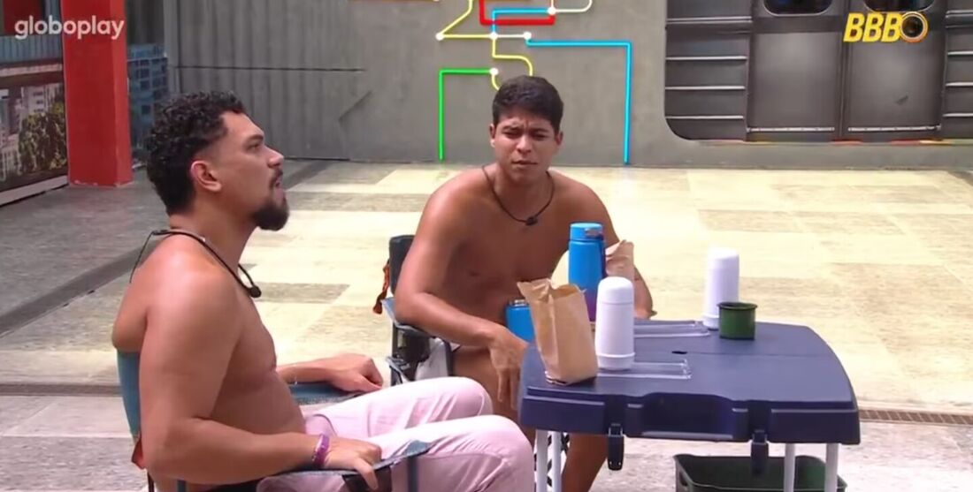 Vinicius e Guilherme foram escolhidos para pagar a consequência da última dinâmica do Pegar ou Guardar