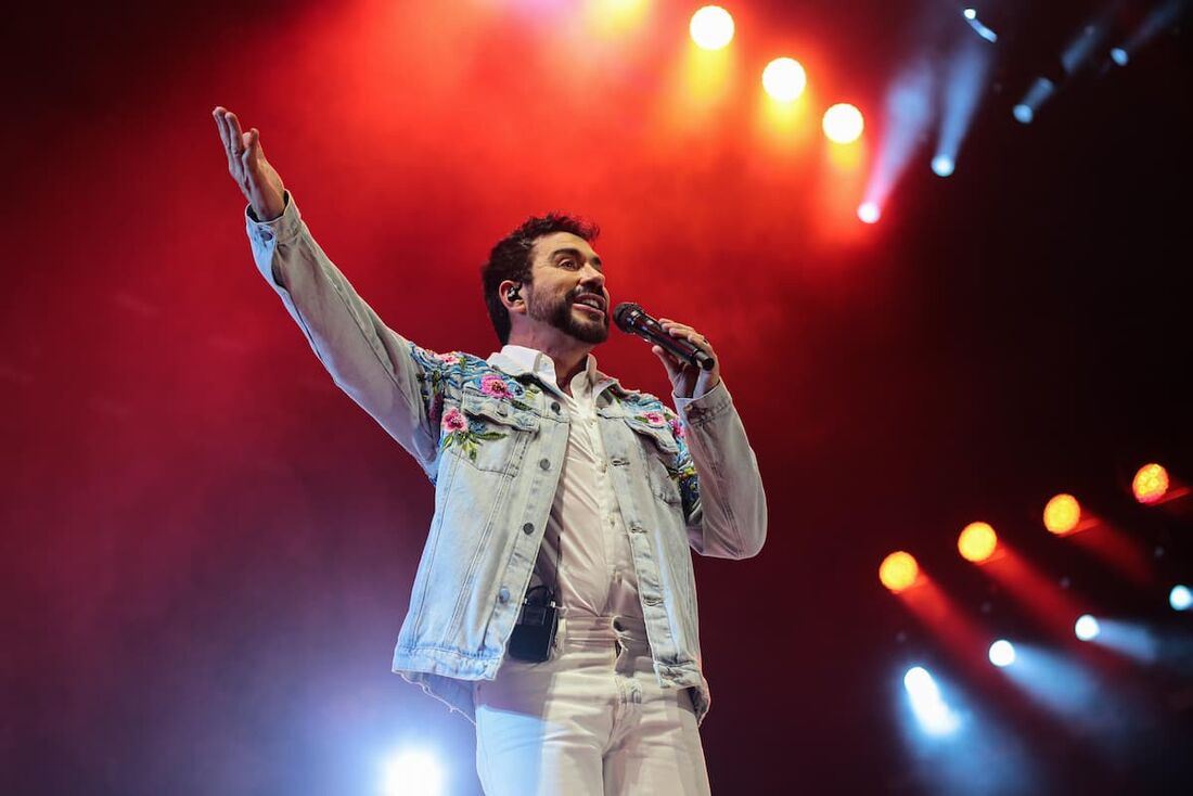 Padre Fábio de Melo grava DVD no Recife