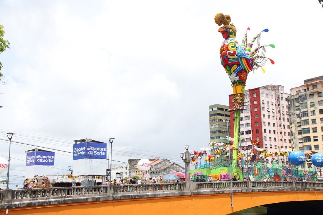 Galo gigante será desmontado no domingo (9)