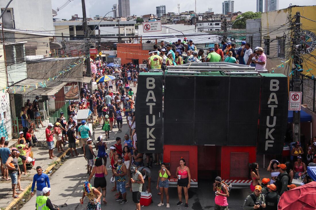 Desfile acontece neste domingo (9)