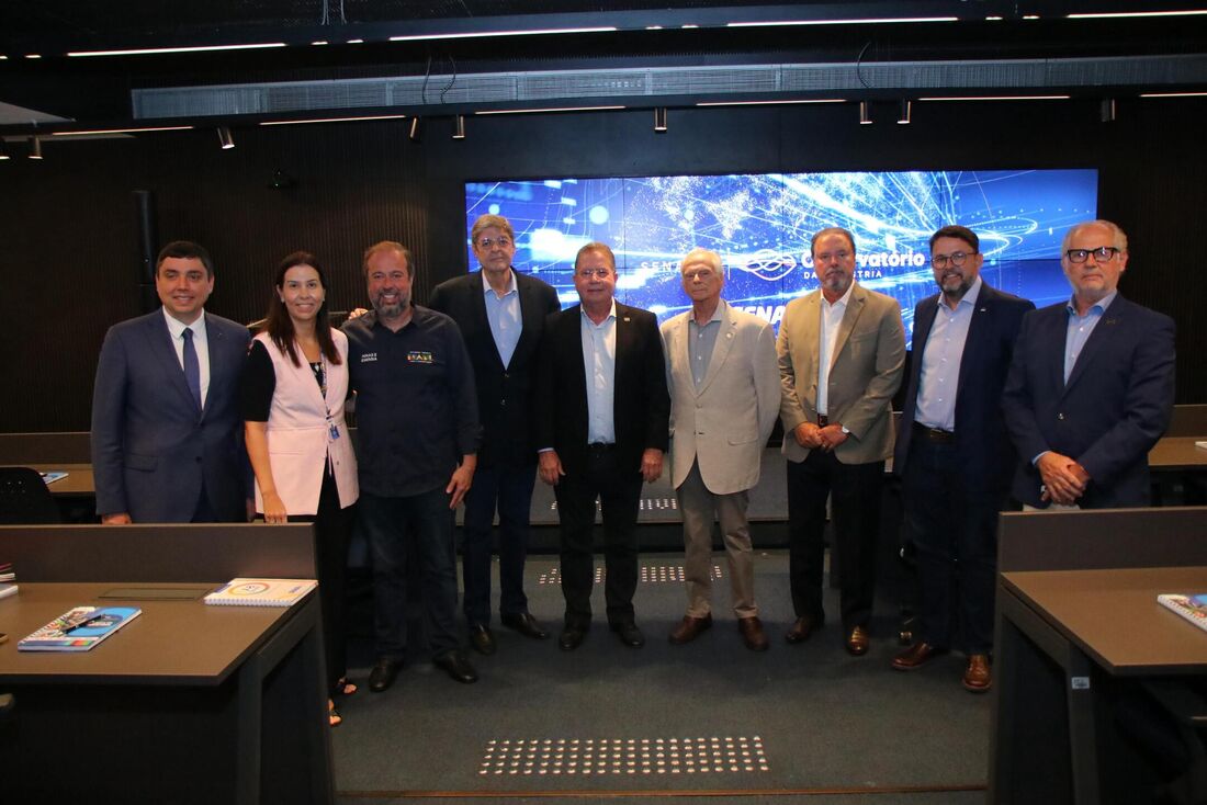 O ministro de Minas e Energia, Alexandre Silveira, participa de evento com empresários no Senai