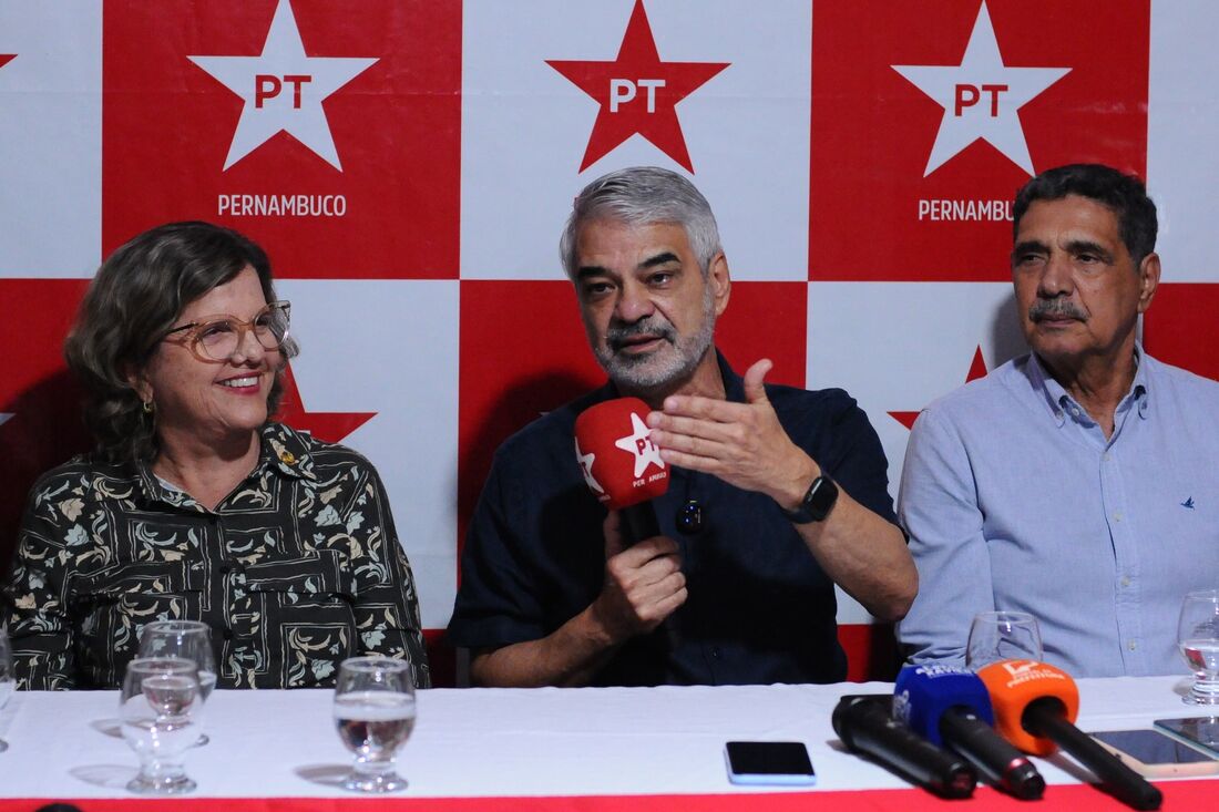 Coletiva de imprensa com o senador Humberto Costaassume temporariamente a presidência nacional do Partido dos Trabalhadores