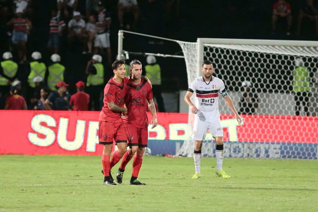 Fabricio Domínguez, do Sport, comemora seu gol que garantiu o Leão na final do Pernambucano