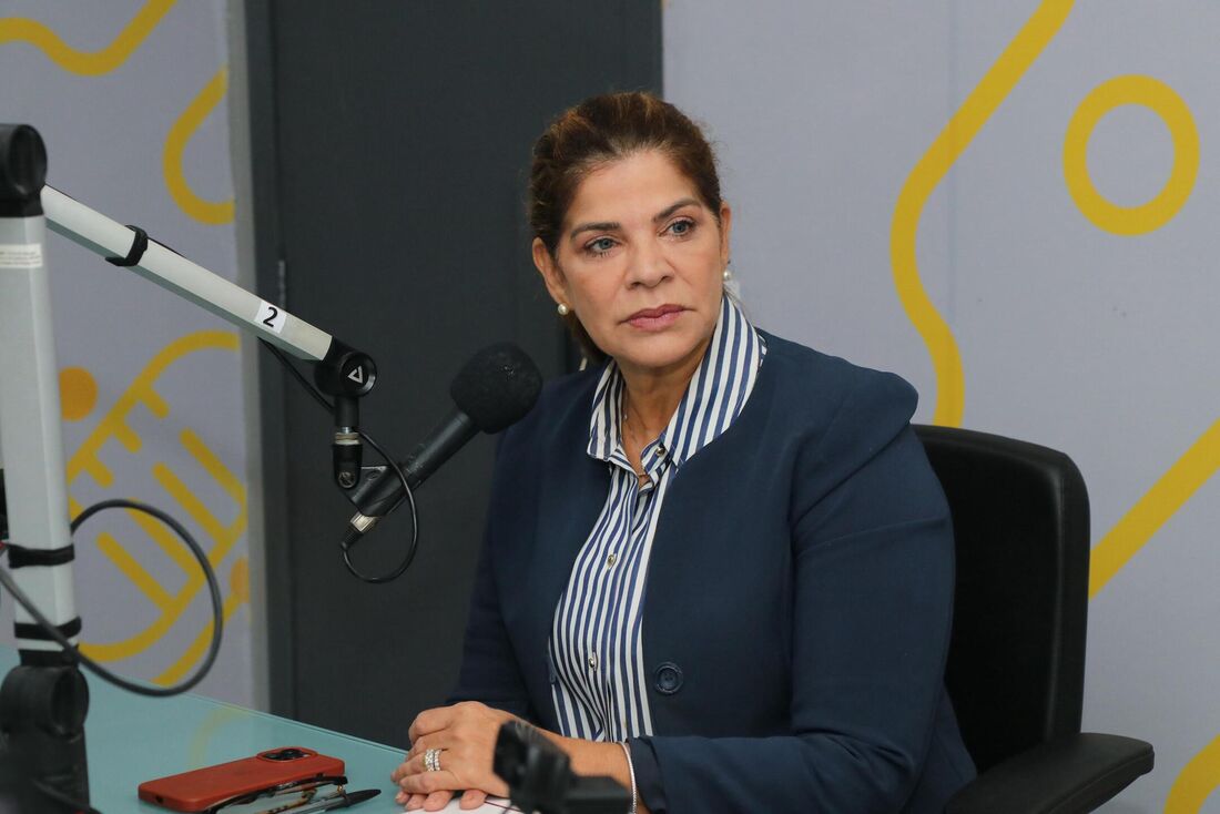 Deputada estadual Socorro Pimentel (UB) em entrevista à Rádio Folha FM 96,7