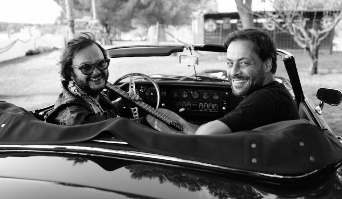 Yamandu Costa (esq.) e António Zambujo (dir.)