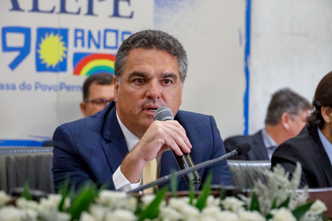 Túlio Vilaça presta esclarecimentos sobre emendas