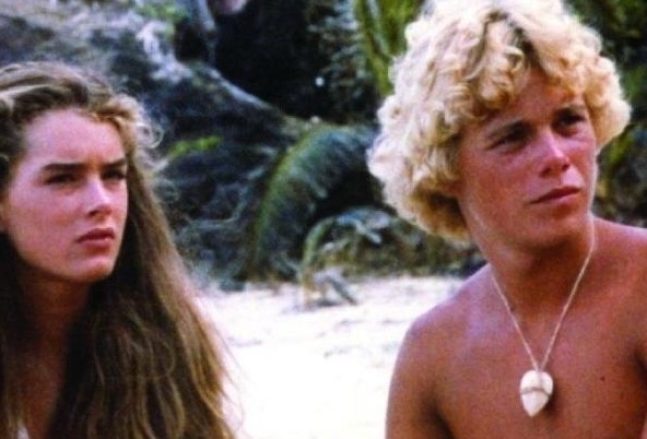 Brooke Shields e Christopher Atkins em cena de A Lagoa Azul