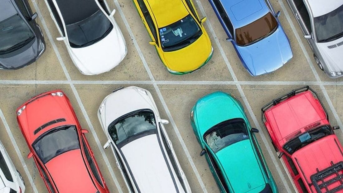 Dos tons vibrantes aos pastéis, há cada vez mais alternativas para os consumidores na hora de e escolher a cor de um carro