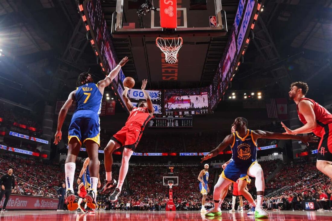 Houston Rockets e Golden State Warriors tiveram jogo tenso nos playoffs da NBA