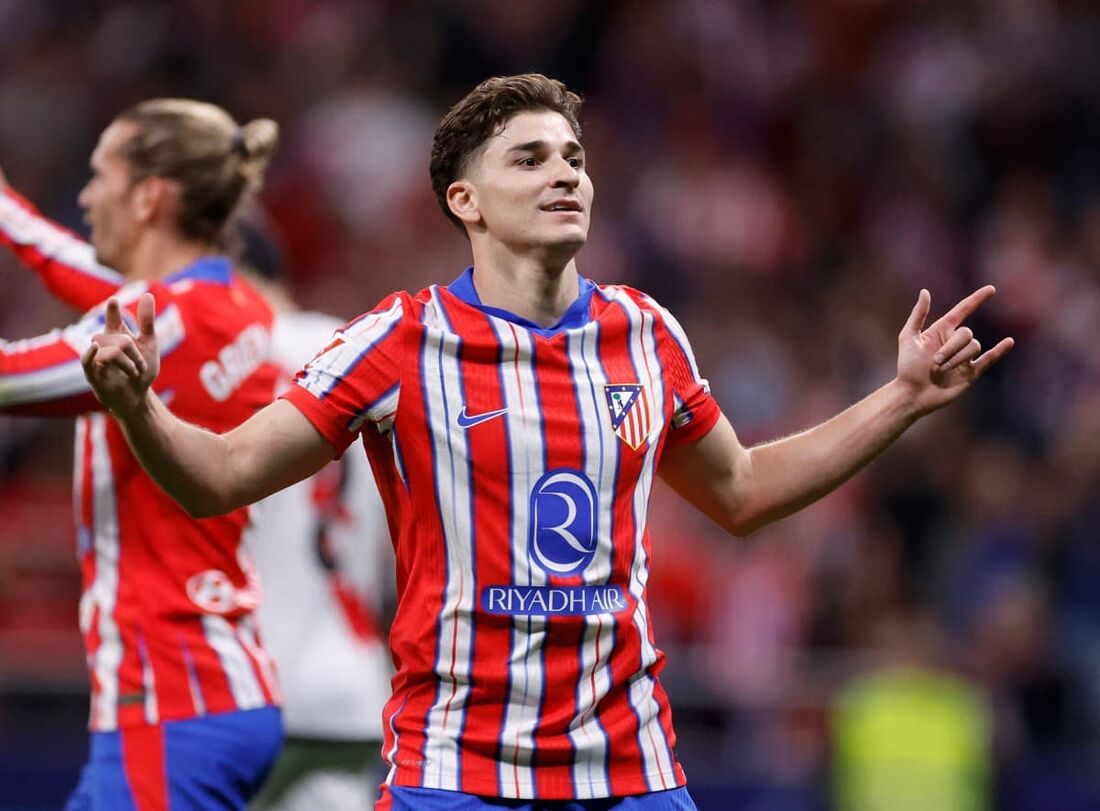 Julián Alvarez marcou o último gol da vitória por 3 a 0