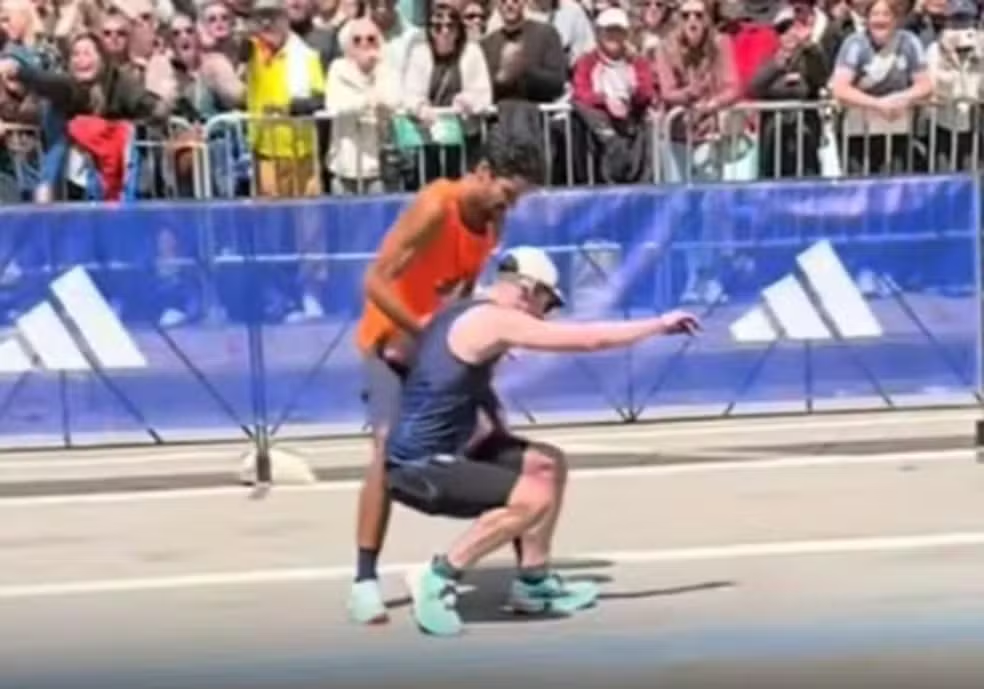 Ao se deparar com a cena, Pedro Arieta ajudou o americano a se levantar e o carregou até o final da prova