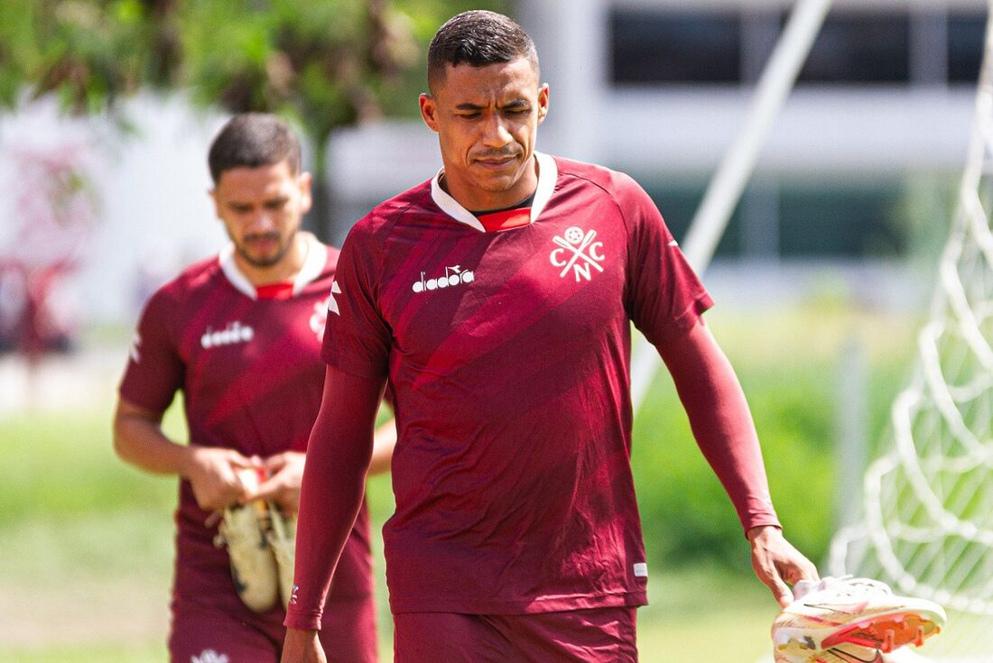 Arnaldo, lateral-direito do Náutico