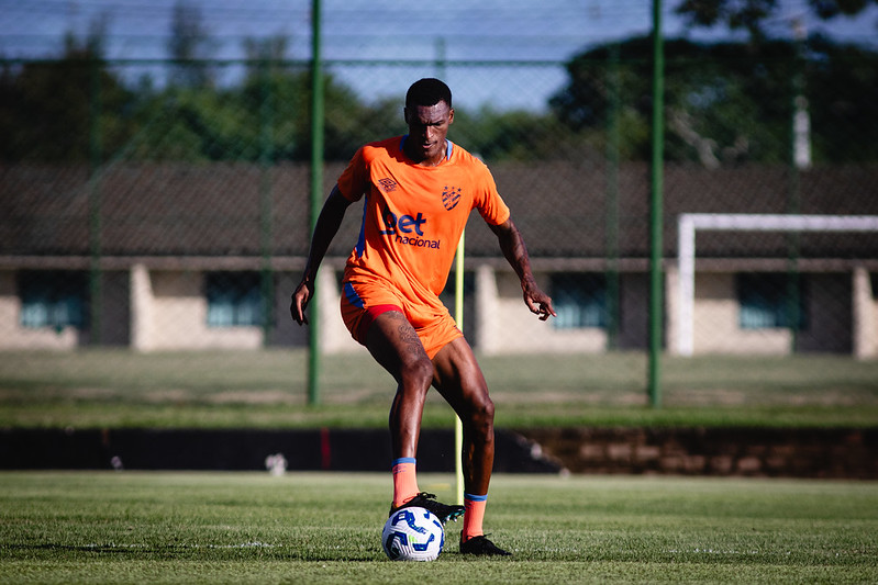 Matheus Alexandre, lateral-direito do Sport
