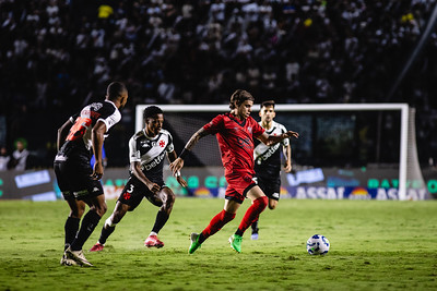 Barletta em ação no duelo entre Vasco x Sport, pelo Brasileirão