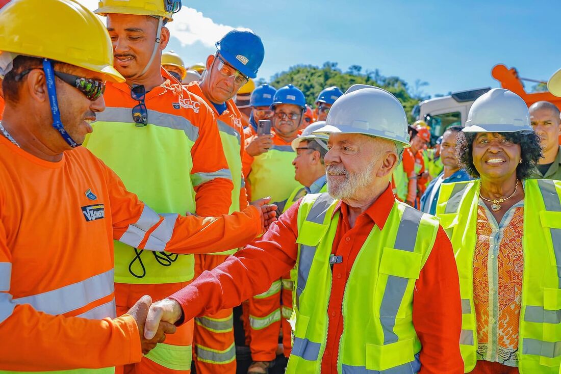 Lula em visita à obra de construção do novo traçado e ampliação da Serra das Araras