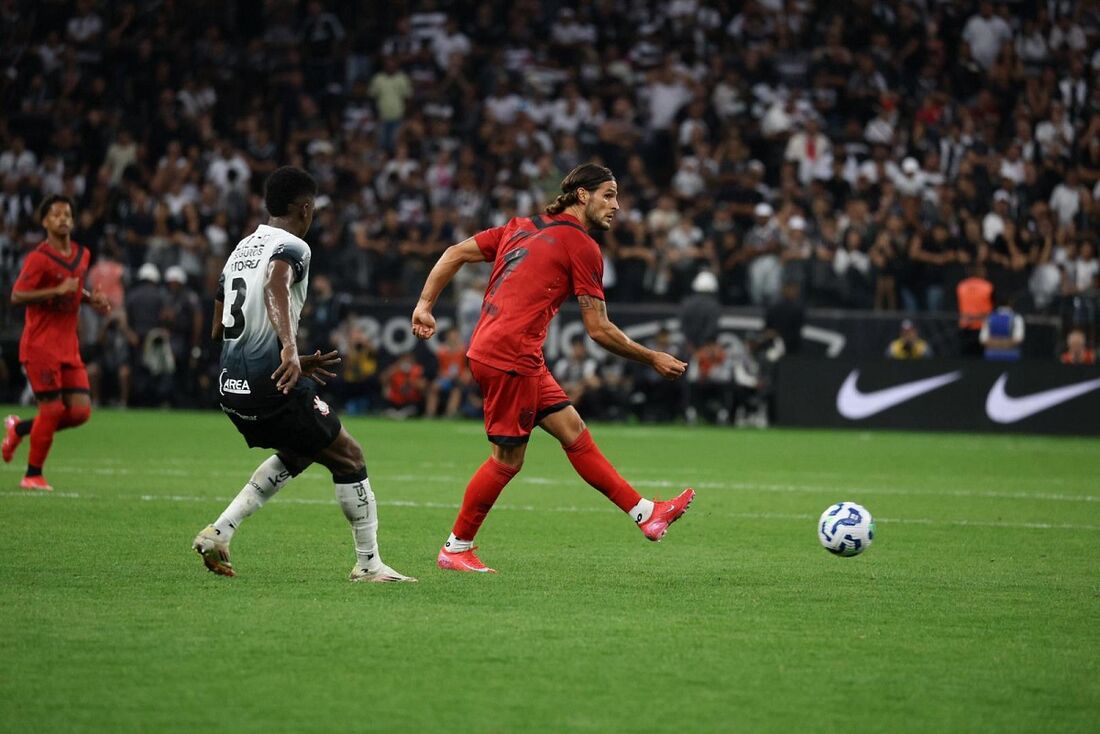 Gonçalo Paciência, atacante do Sport