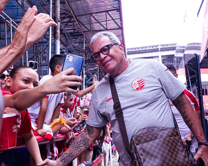 Hélio dos Anjos estreou pelo Náutico neste sábado (19)