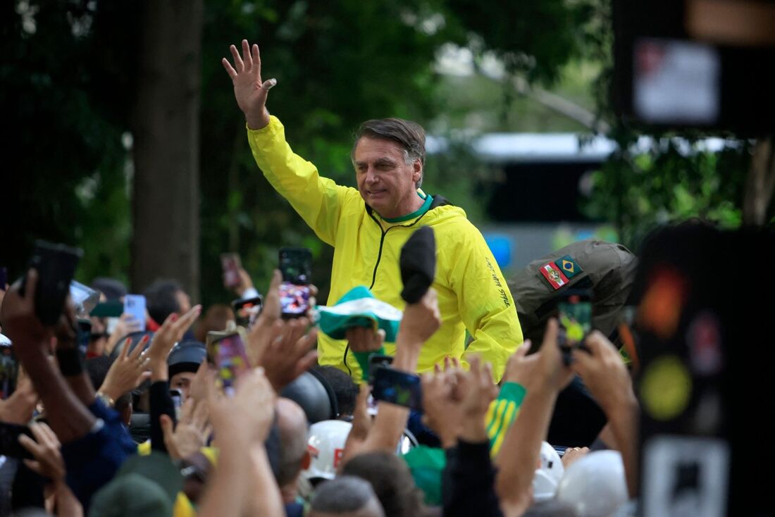 Bolsonaro participa de ato na avenida paulista.