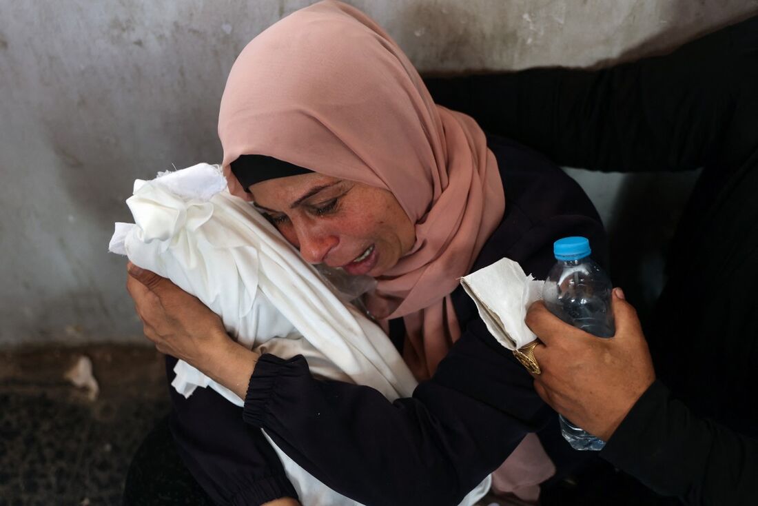Bebê morto em ataque israelense no bairro de Shujaiya, na Cidade de Gaza