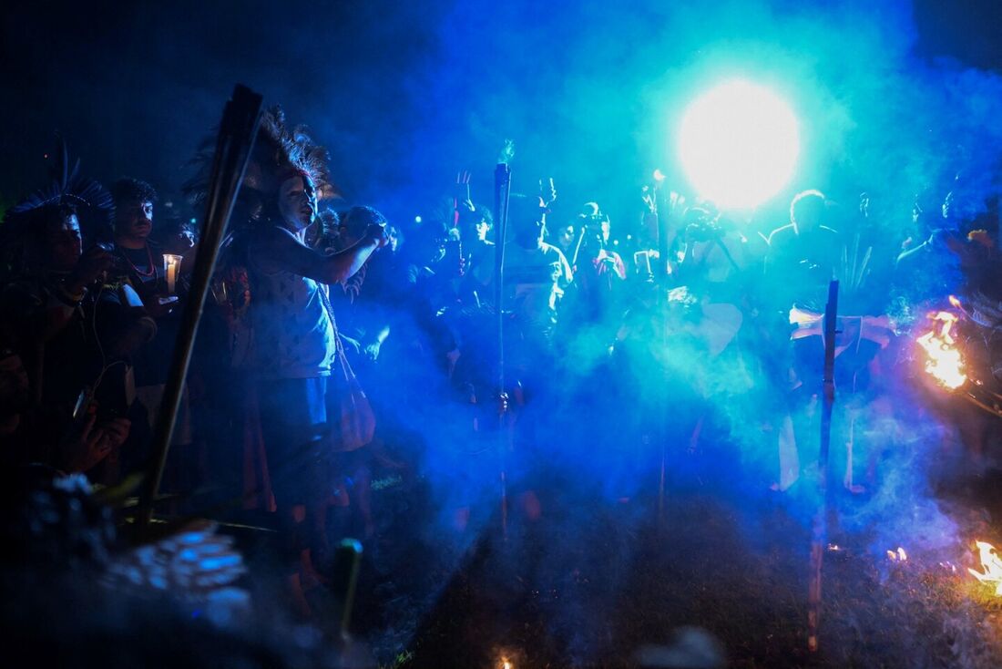 Polícia legislativa dispersa protesto de indígenas em Brasília com bombas de gás de efeito moral