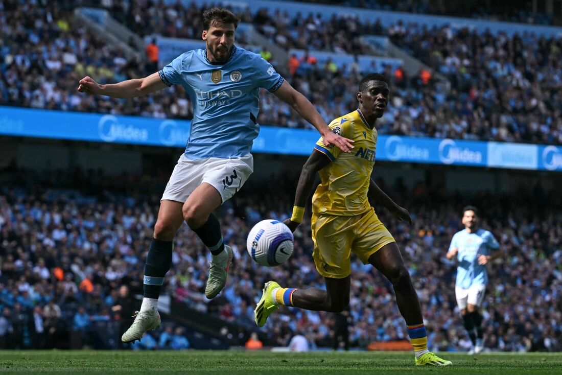 Lance de jogo entre Manchester City e Crystal Palace