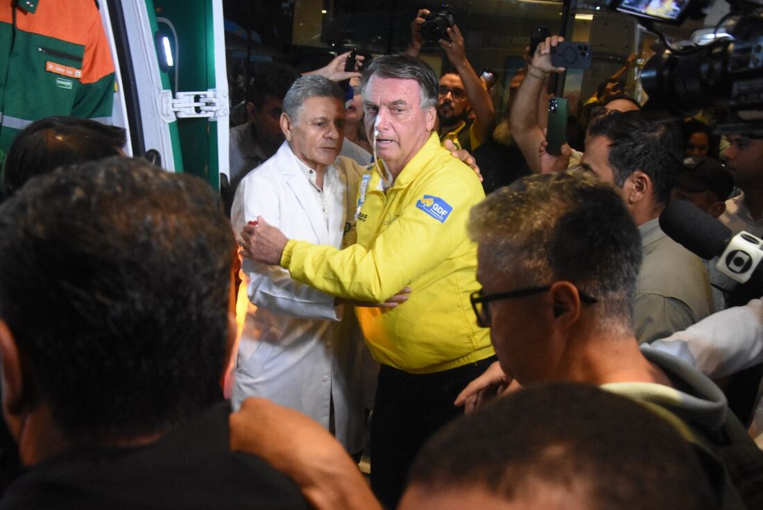 Bolsonaro passa por cirurgia