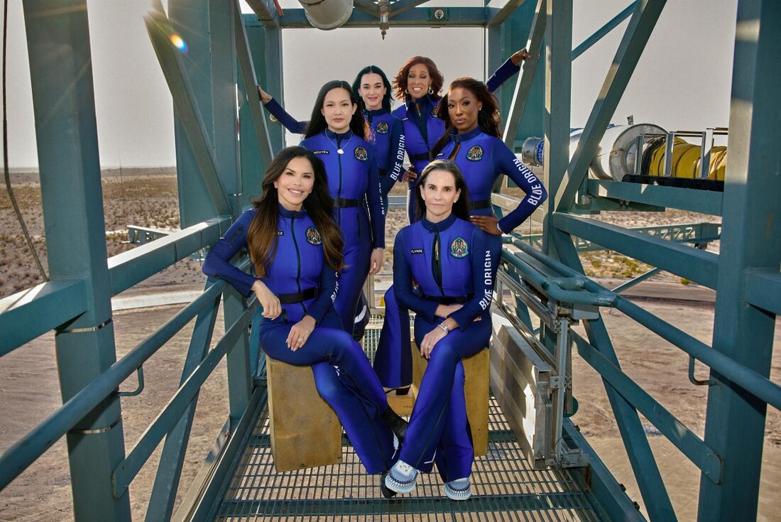Katy Perry e as outras tripulantes da nave da Blue Origin
