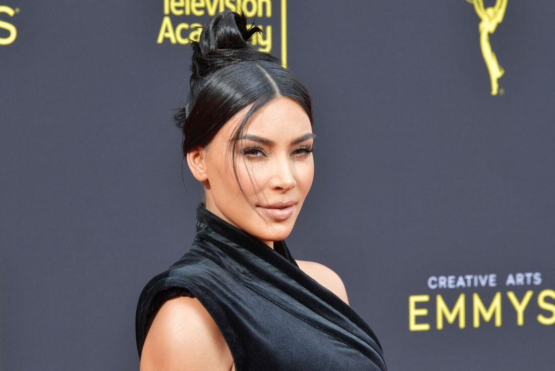 Kim Kardashian comparece ao Creative Arts Emmy Awards de 2019 em 14 de setembro de 2019 em Los Angeles, Califórnia.
