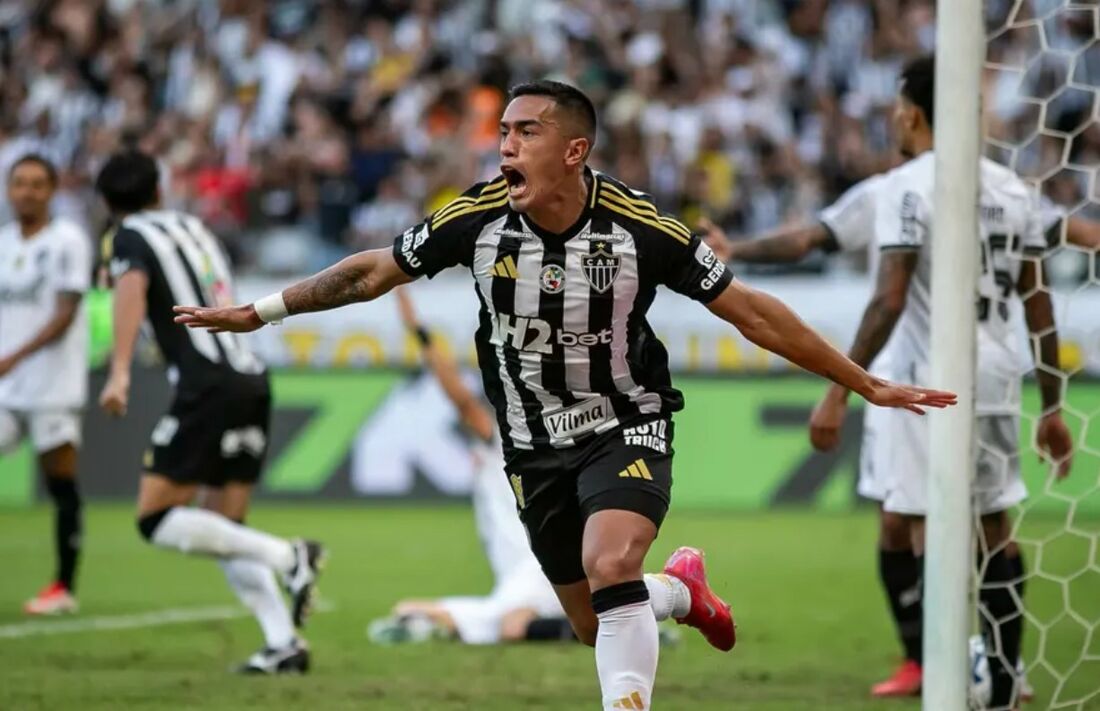 Cuello comemorando gol do Atlético-MG x Botafogo 