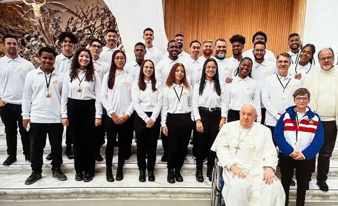 Orquestra Maré do Amanhã toca para o Papa no Vaticano, em 2024