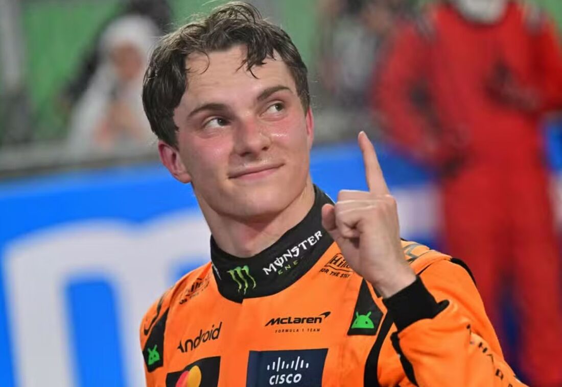 Oscar Piastri, da McLaren, comemora a vitória no GP da Arábia Saudita