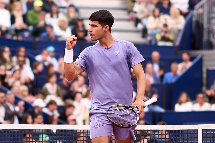 Alcaraz segue firme em busca do título em Barcelona