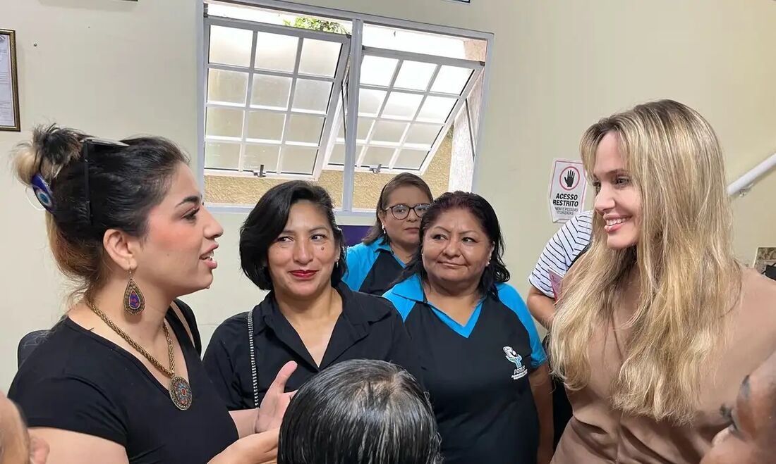 Angelina Jolie visitou o Centro de Direitos Humanos e Cidadania do Imigrante (CDHIC) em São Paulo