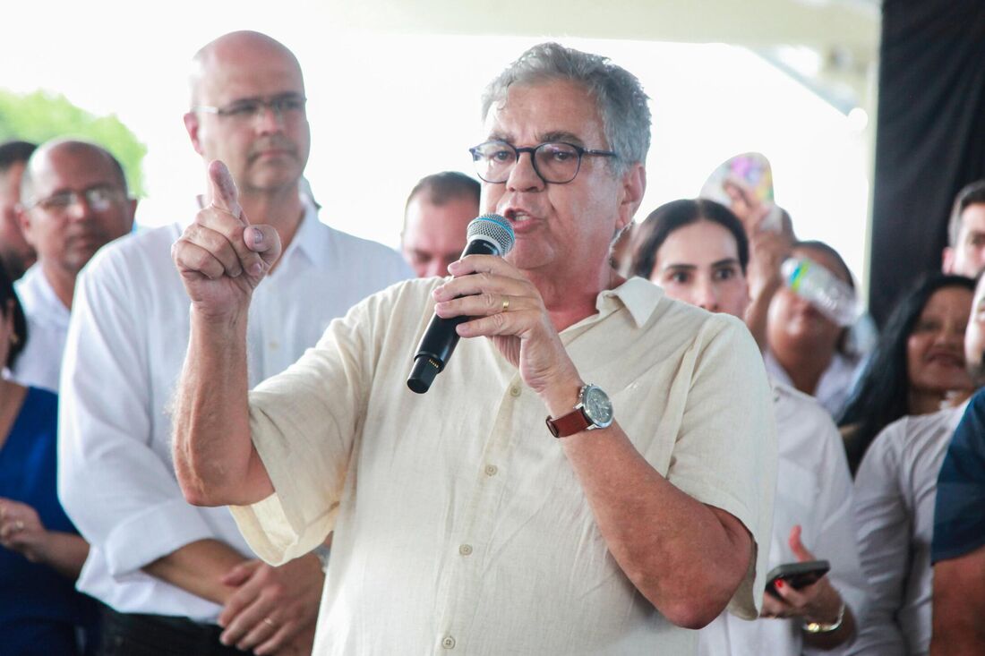 Deputado estadual Antônio Moraes (PP) discursa durante inauguração do Terminal integrado de Igarassu
