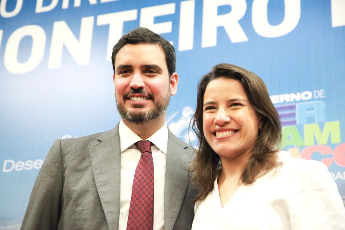 Presidente de Suape, Armando Monteiro Bisneto, e a governadora de Pernambuco, Raquel Lyra (PSD)