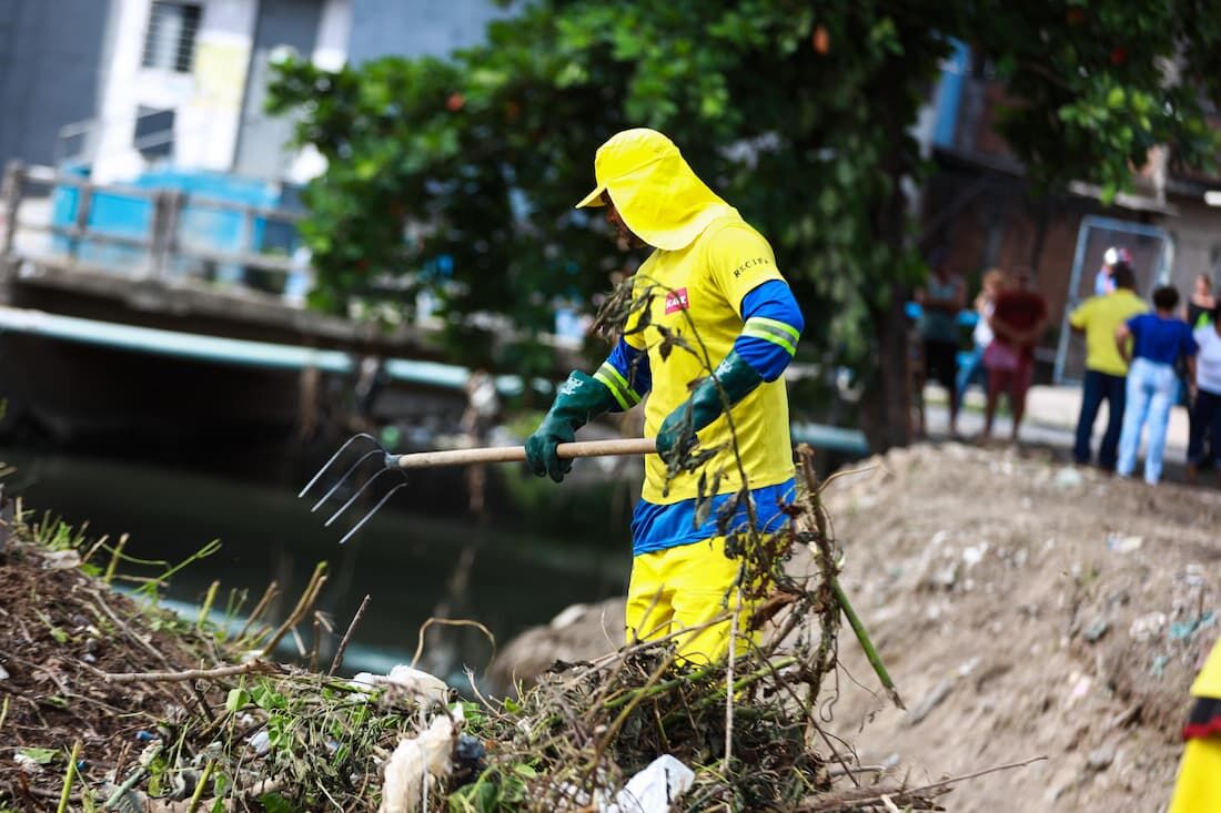 Recife conclui limpeza de 46 canais de maior impacto, com remoção de 22 mil toneladas de lixo