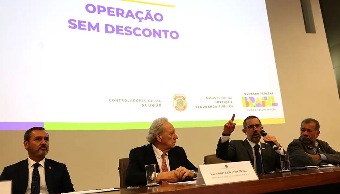 Participaram da coletiva os ministros da Justiça e Segurança Pública, Ricardo Lewandowski, da Previdência Social, Carlos Lupi, e da CGU, Vinicius de Carvalho, além do diretor-geral da PF, Andrei Rodrigues.