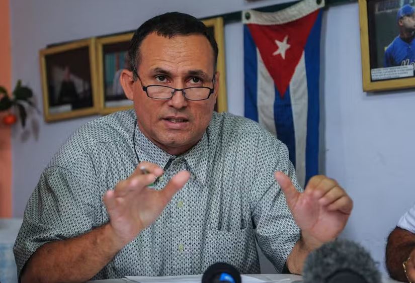 O líder da oposição cubana, José Daniel Ferrer, fala durante uma entrevista coletiva em maio de 2016  Foto: YAMIL LAGE / AFP