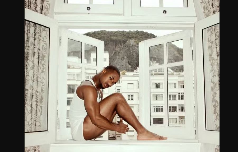 Bailarino de Lady Gaga faz "ensaio" no Copacabana Palace 